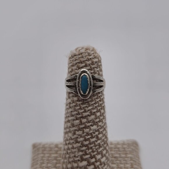 Size 3.75 Sterling Silver Worn Native Style Blue Stone Ring A3295 - Picture 1 of 7